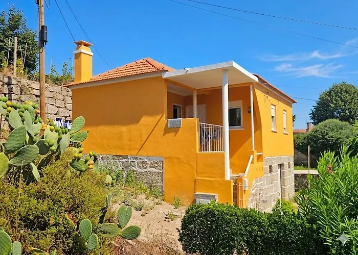 Quiet Country House In Granjal With Fireplace Outeiro da Vinha Foto